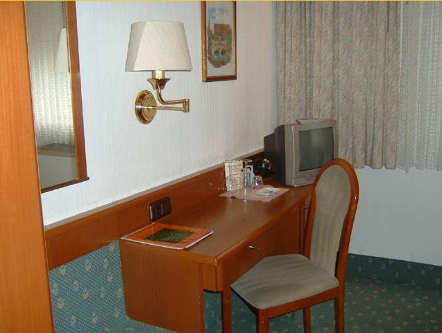 Hotel Luga Nürnberg Oda fotoğraf