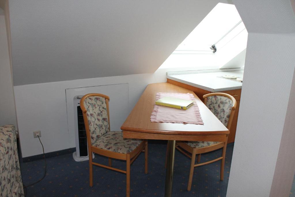 Hotel Luga Nürnberg Oda fotoğraf