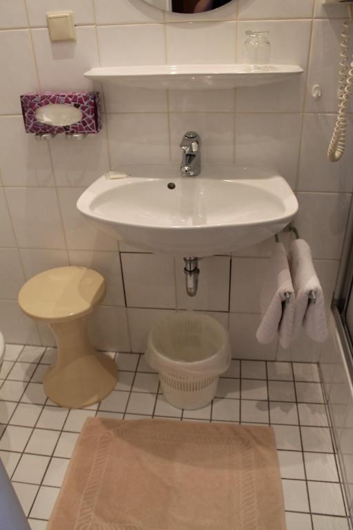 Hotel Luga Nürnberg Oda fotoğraf